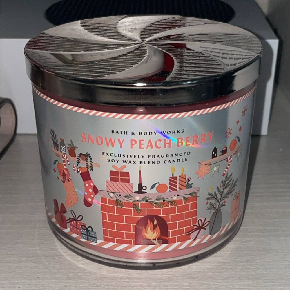 Bath & Body Works Snowy Peach Berry Candle (Seasonal scent and discounted)